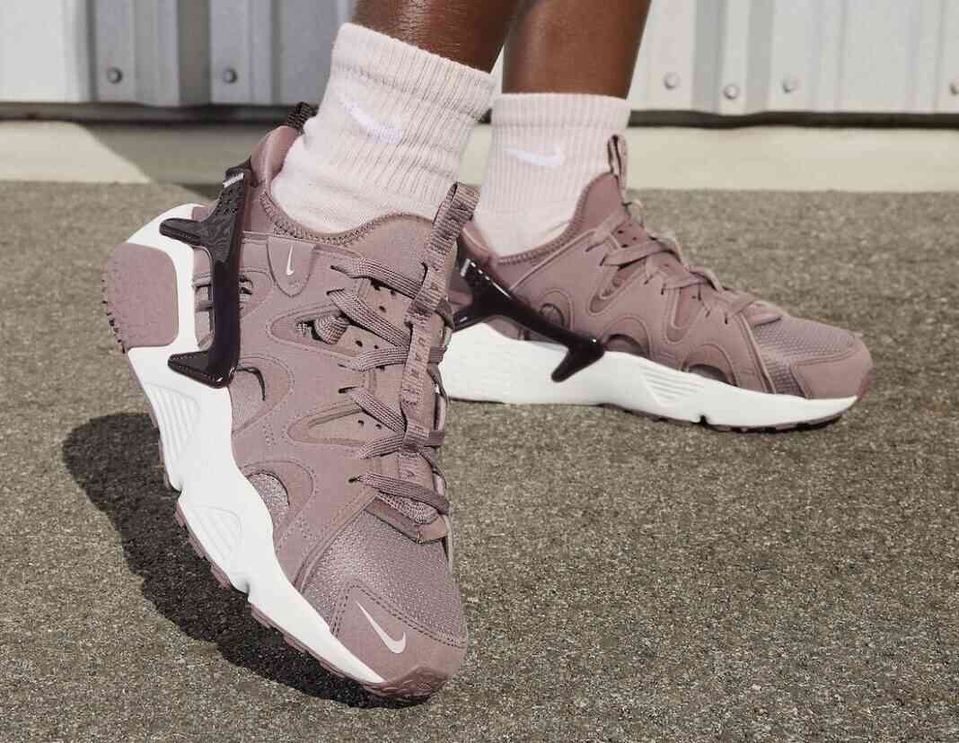 现货供应：Nike Air Huarache Craft“Smokey Mauve”现已上市