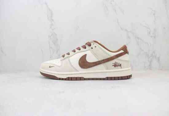 Nike SB Dunk Low 迷你勾 斯图西 带挂件 麂皮 货号：FC1688-152