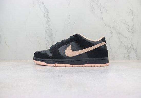 Nike SB Dunk Low 黑粉 鞋子类型 低帮休闲板鞋 货号：BQ6817-003