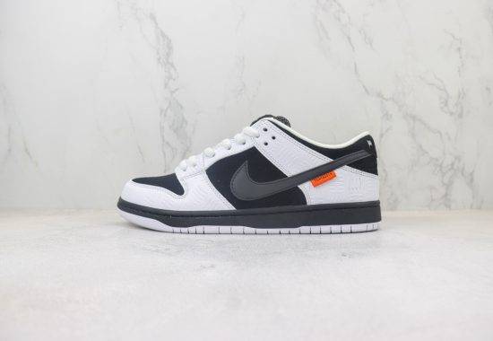 TIGHTBOOTH x Nike SB Dunk Low 反转黑白熊猫 FD2629-100