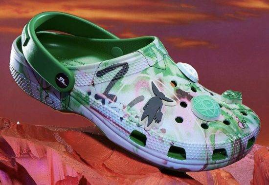 Futura实验室 x Crocs经典拖鞋包将于2024年3月发布