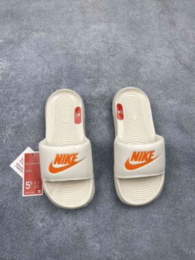 NK VICTORI ONE SLIDE 耐克拖鞋 白金蓝 货号：CN9675-105