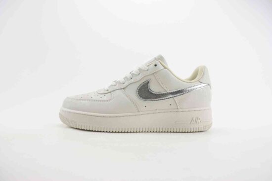 Nike Air Force 1 空军 低帮 白灰银 货号：AF2406-110