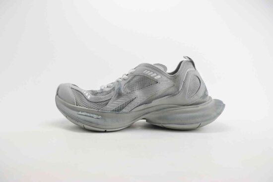 BALENCIAGA Circuit 低帮复古百搭休闲慢跑鞋 货号：BRI1C
