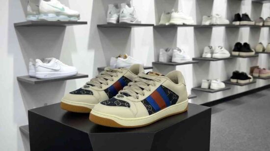Gucci Screener GG Sneaker Low 低帮复古老爹休闲运动板鞋 皮革米白做旧深蓝GG丝绸布蓝红 货号：546551 99W20 4368