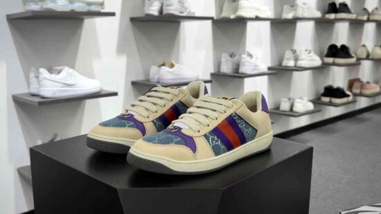Gucci Screener GG Sneaker Low 经典原型系列 休闲板鞋 米白紫红牛仔浅蓝 货号：577684 2C830 4690
