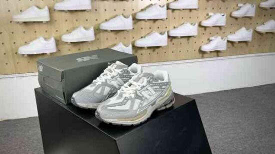 NewNew Balance M1906U系列 低帮复古老爹风休闲运动慢跑鞋 深灰米白 货号：M1906NB Balance M1906U系列 低帮 复古老爹风休闲运动慢跑鞋 “深灰米白” 货号：M1906NB
