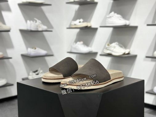 Brunello Cucinelli BC 绒面革露趾防滑一字拖鞋 货号：kg58855