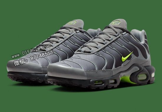 灰色Nike Air Max Plus搭配电气伏特色调