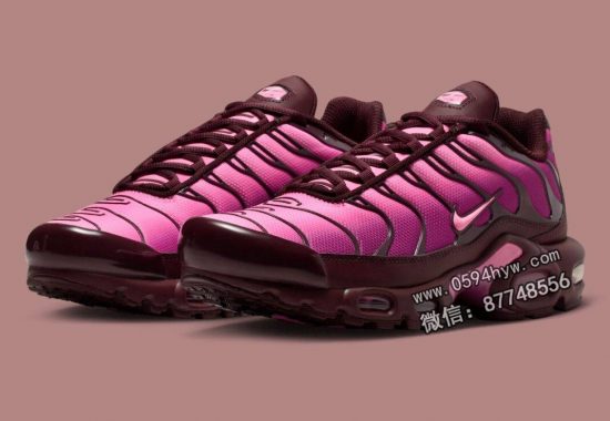 耐克Air Max Plus融合了酒红色和粉色
