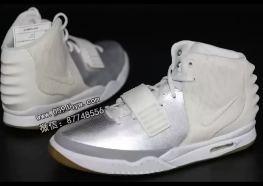 耐克Air Yeezy 2“银/白”样品现身