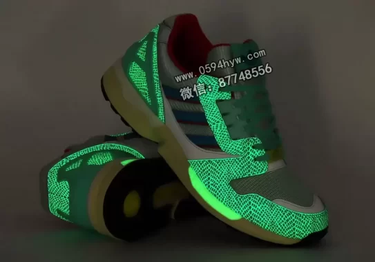 atmos x adidas ZX 8000 “G-SNK 11” 带来夜光风格