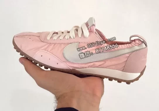 Jacquemus x Nike Moon 跑鞋《粉色》2026年2月发售