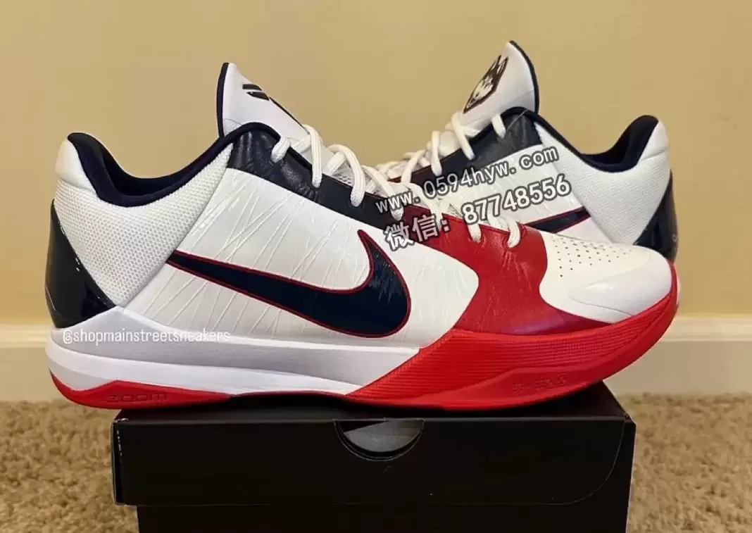 康涅狄格大学 2025-26 赛季出现了耐克科比5 Protro PE球鞋