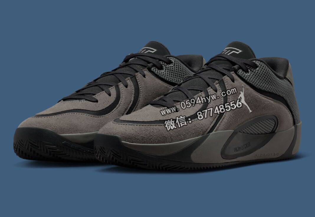 乔丹塔图姆4代“烟灰/煤黑”简约风格